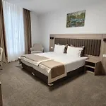 Evelin Deluxe House Гостевой дом 4*