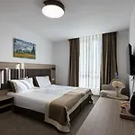 Evelin Deluxe House Гостевой дом 4*