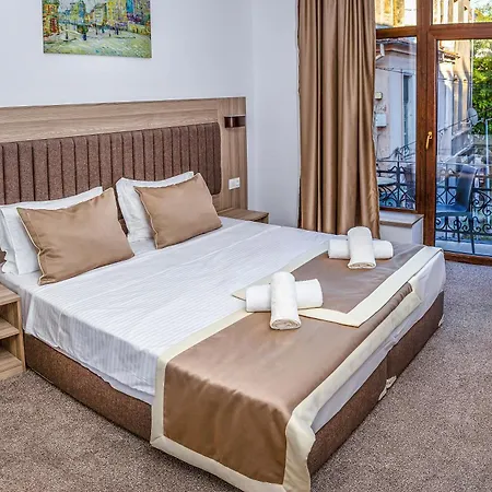 Evelin Deluxe House