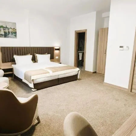 Evelin Deluxe House 4*