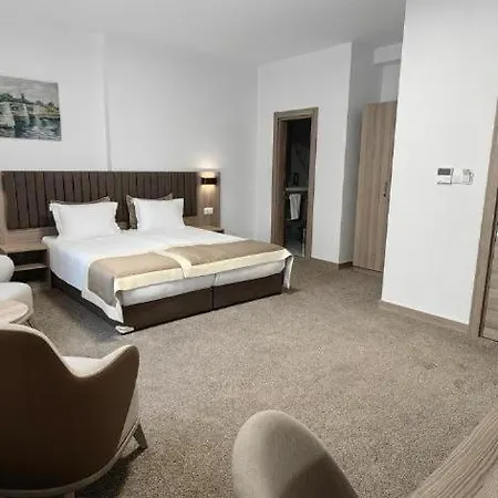 ゲストハウス Evelin Deluxe House 4*