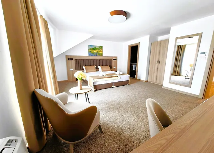 Evelin Deluxe House 招待所 4*