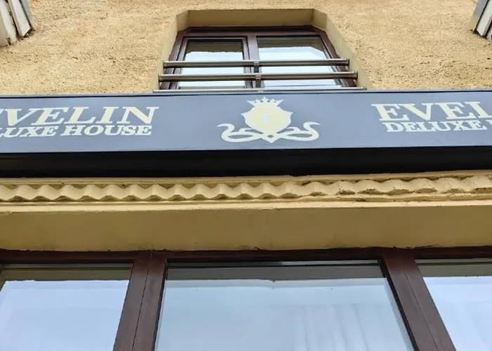 Evelin Deluxe House 招待所