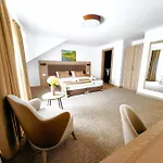 Evelin Deluxe House Къща за гости 4*
