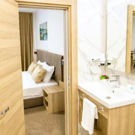 Evelin Deluxe House Gasthof 4*