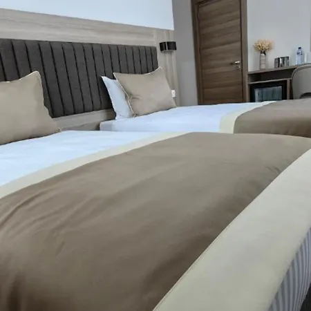 Πανσιόν Evelin Deluxe House 4*