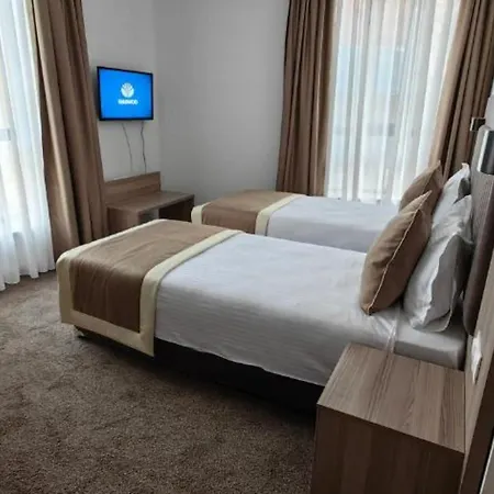 Πανσιόν Evelin Deluxe House 4*