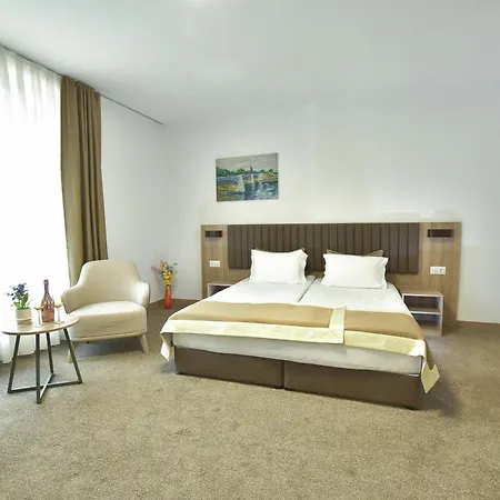 Evelin Deluxe House