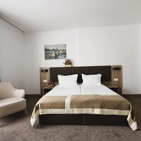 Evelin Deluxe House 4*