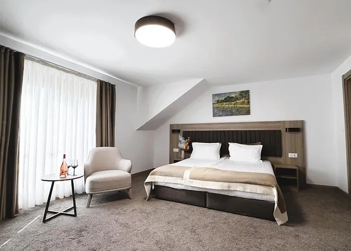 Pensión Evelin Deluxe House 4*